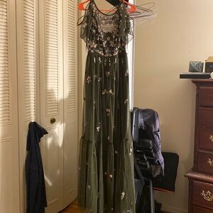 Adrianna Papell size 4 floral embroidered sequin boho gown.